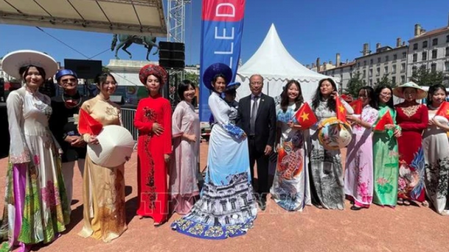 Vietnam introduces tourism, cultural charms at France’s diplomatic festival